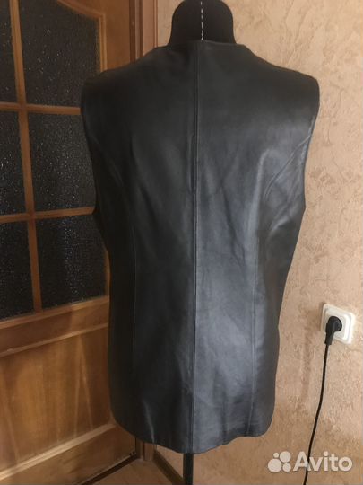 Кожаная женская безрукавка