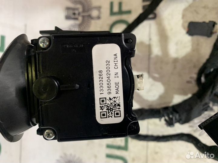 Переключатель поворотов Opel Astra J 2010