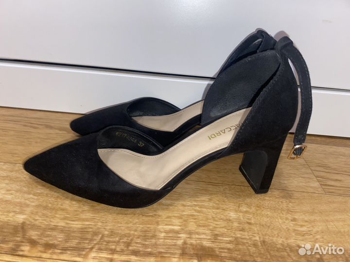 Туфли женские на каблуке черные