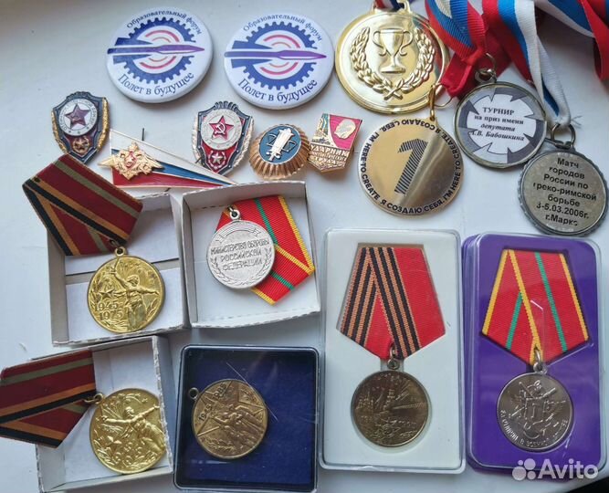 Значки, медали