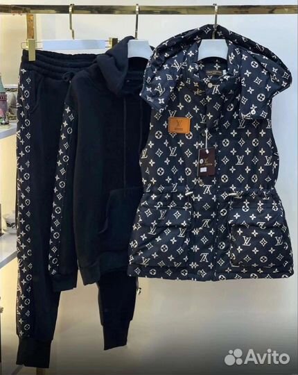 Утепленный женский спортивный костюм