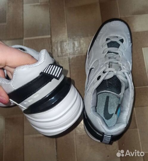 Продам кроссовки