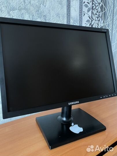 Монитор Samsung S19C200