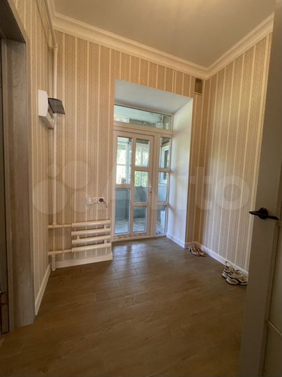 2-к. квартира, 56 м², 1/3 эт.