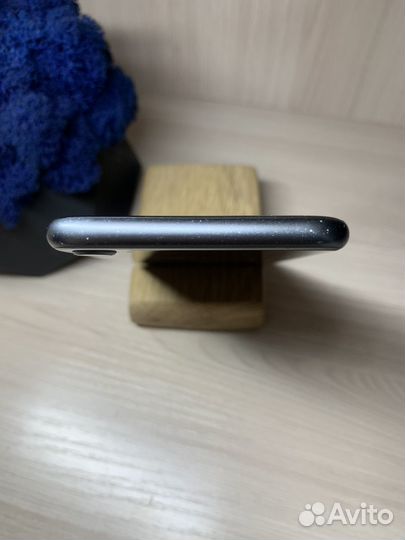 iPhone 8, 64 ГБ