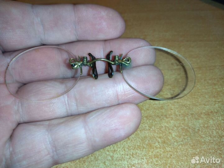 Очки пинсне