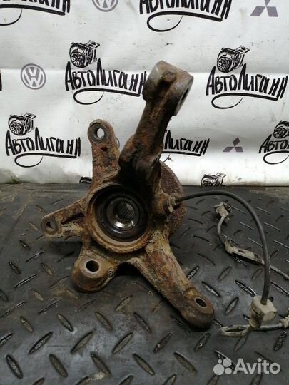 Кулак (цапфа) передний правый Honda Civic R18A2