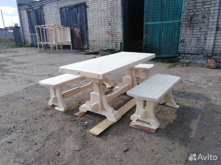 Стол, табуреты, скамья из дерева