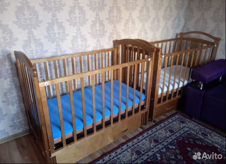 Детская кровать с маятником+ матрац и бортики