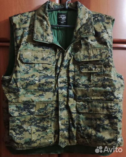 Жилет утепленный камуфлированный с карманами
