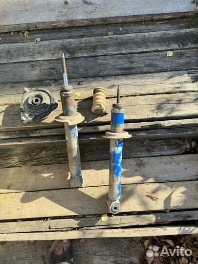 Стойки на гранту