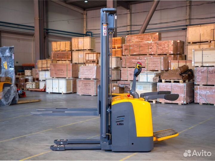 Штабелёр с площадкой