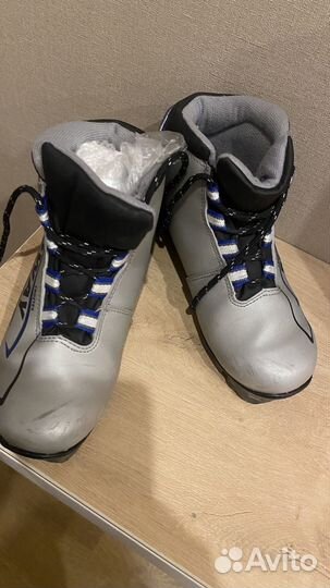 Лыжные ботинки
