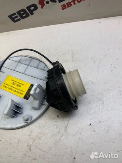 Лючок топливного бака Hyundai Solaris седан 1.4