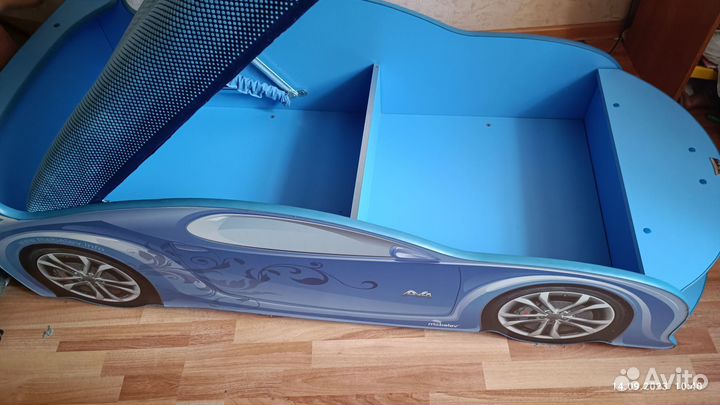 Детская кровать машинка