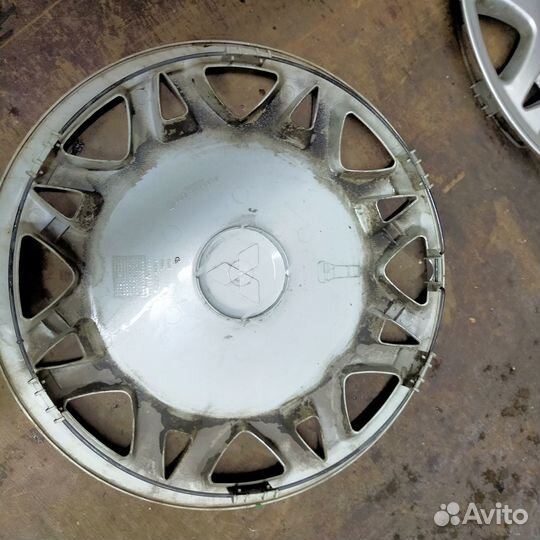 Колпак колеса на Mitsubishi Carisma, 1997