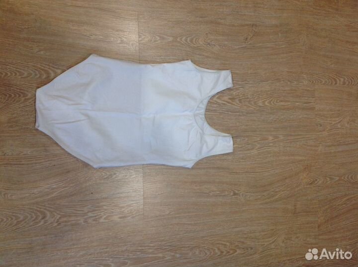 Купальники белый и черный