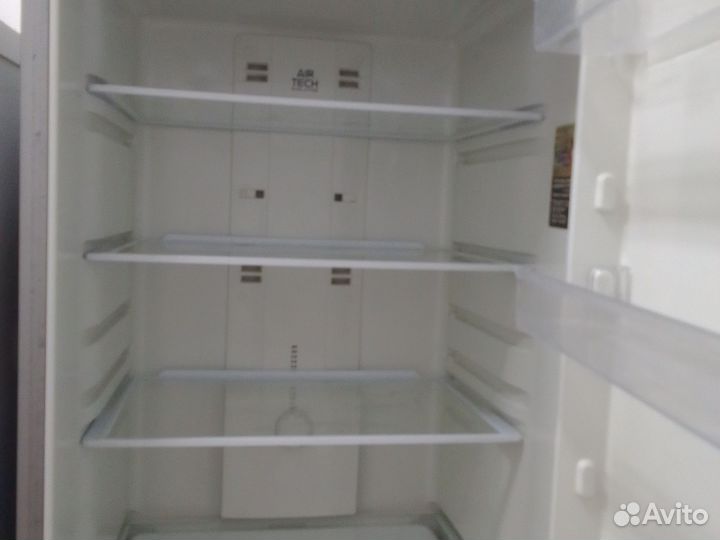 Холодильник хотпоинт аристон
