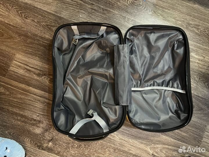 Чемодан на колесах детский