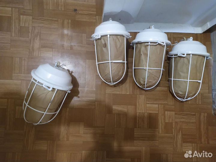 Плафон уличный защищённый в наличии 2 шт