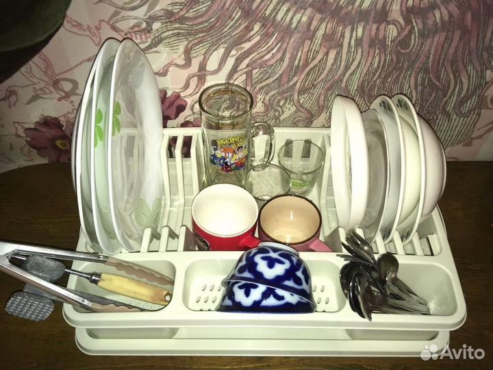 Все для кухни:тарелки,чашки,вилки,ложки