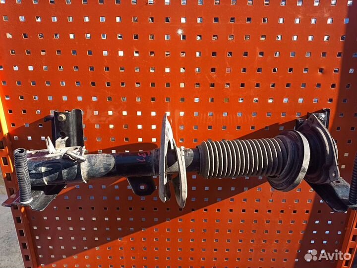 Амортизатор Nissan t 31