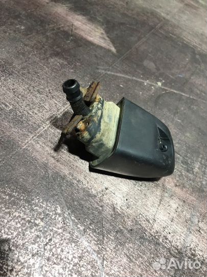 Форсунка омывателя фар передняя Mitsubishi Space