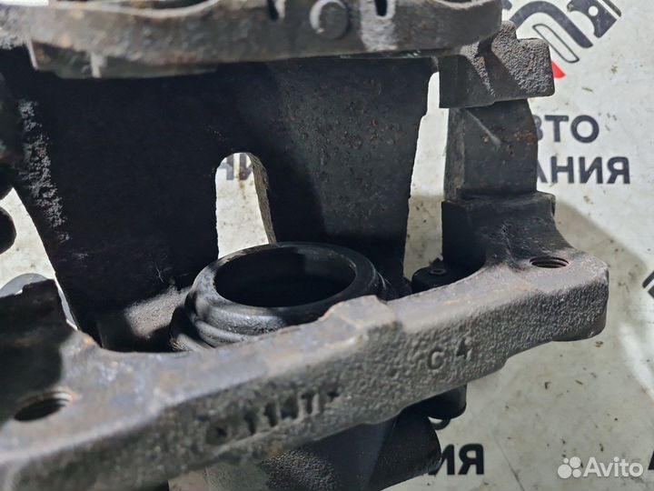 Суппорт передний правый Bmw X5 E70 N55B30 2011