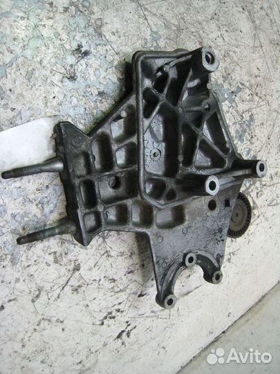 Кронштейн насоса гидроусилителя Крайслер Неон