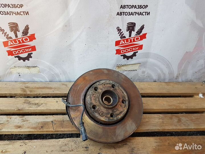 Кулак передний правый Renault Duster 1 F4RA 2L 4WD