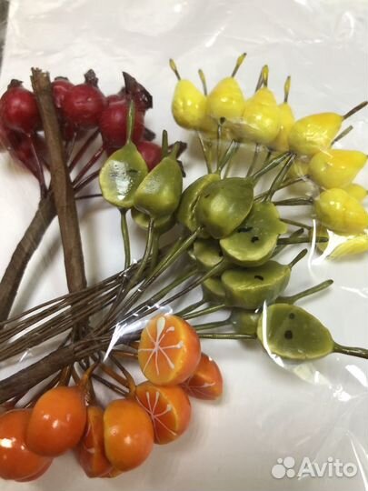 Декоративные букетики веточек и цветов набор