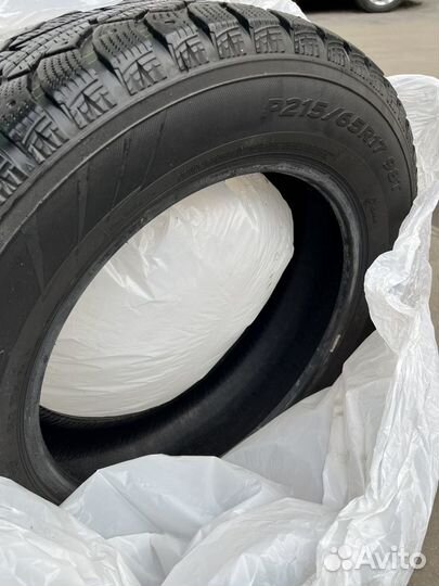 Hankook Winter I'Pike 215/65 R17 98T