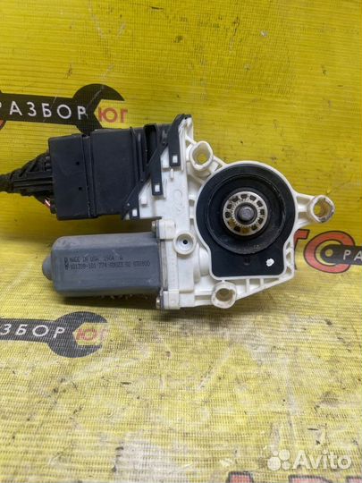 Мотор стеклоподъемника задний левый Volkswagen