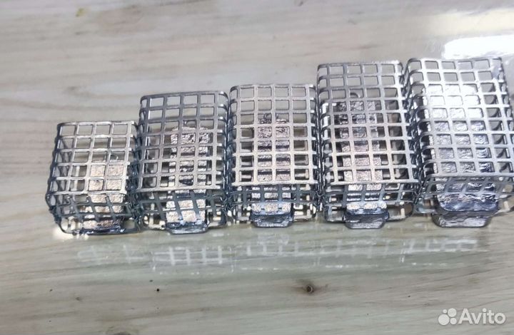 Кормушка металическая фидерная с дном