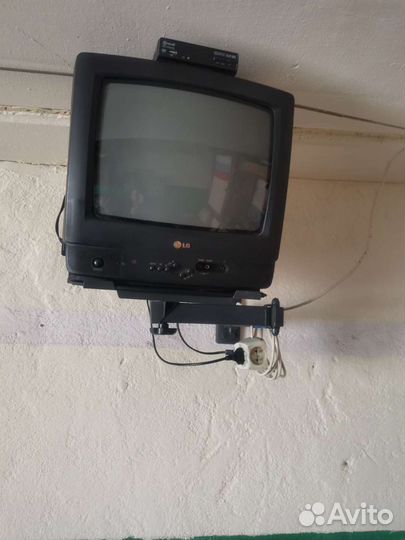 Подставка для кинескопного телевизора 37см