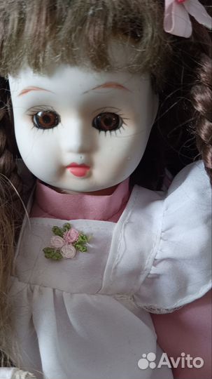 Кукла фарфоровая