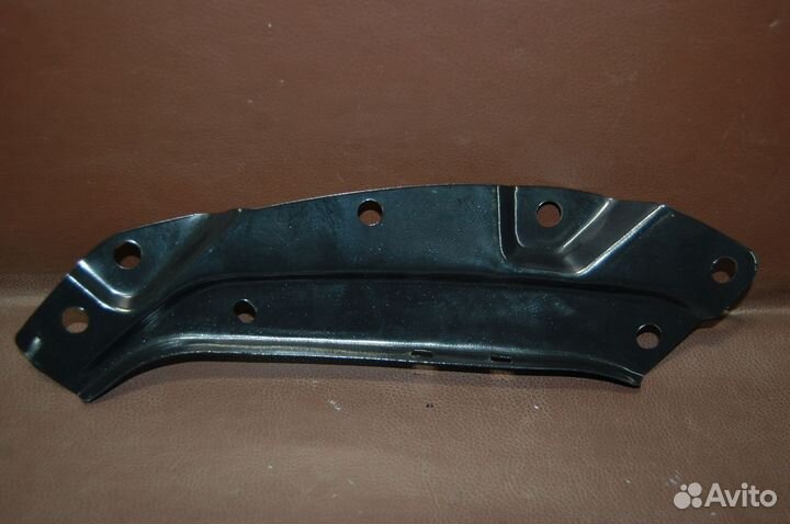 Кронштейн передней панели правый - Volkswagen Polo