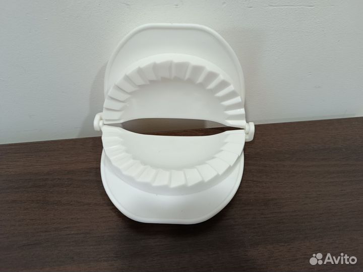 Приспособления для лепки пельменей и чебуреков