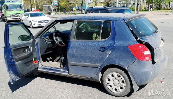 Skoda Fabia 1.2 МТ, 2011, битый, 200 000 км