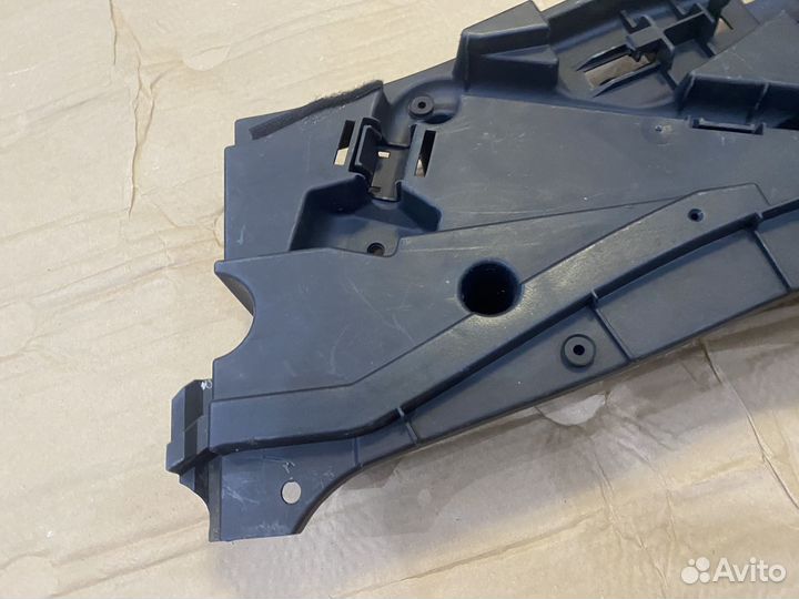 Кронштейн пола багажника правый BMW X5 E53