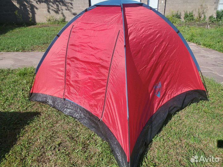 Палатка трехместная