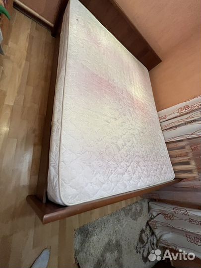 Кровать