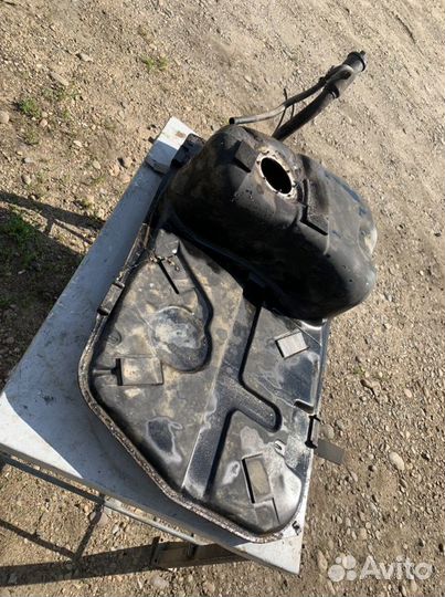 Бензобак BMW E32
