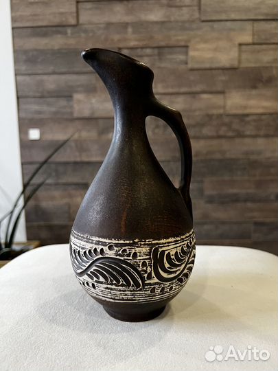 Глиняный кувшин для вина