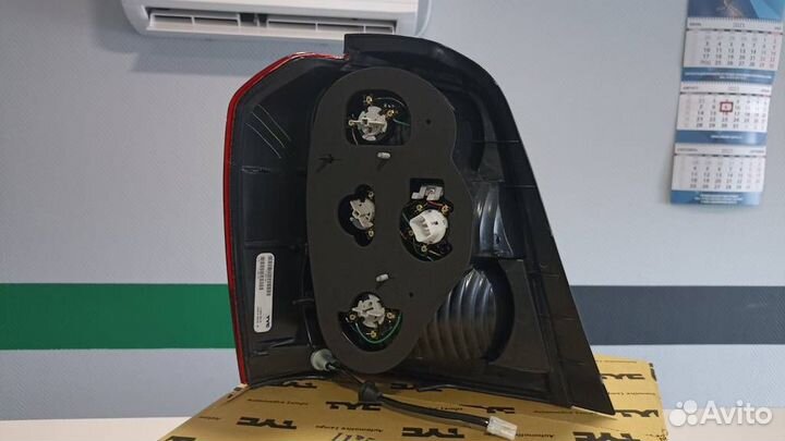 Фонарь задний правый Toyota Highlander I 2001-2006