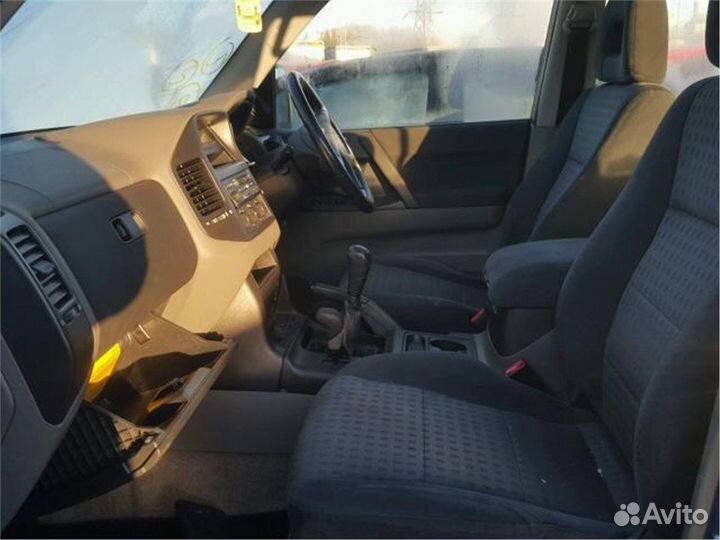 Разбор на запчасти Mitsubishi Pajero / Montero