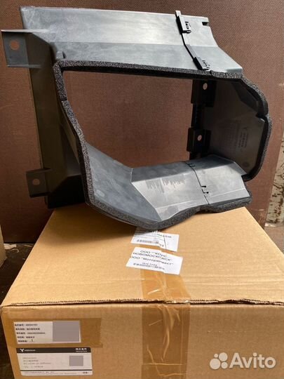 Воздухозаборник масляного радиатора Voyah Dream