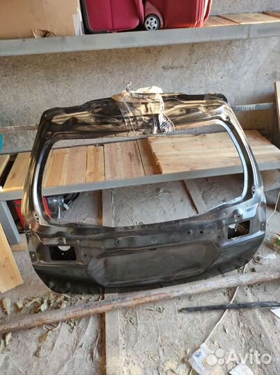 Дверь багажника Subaru outback