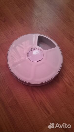 Автокормушка для кошек и маленьких собак