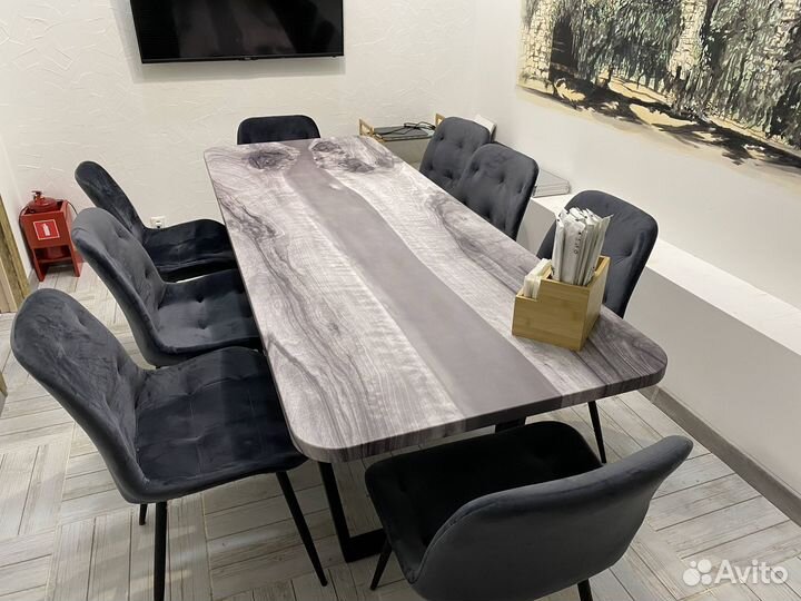 Кухонный стол 'Surrender Appointment'